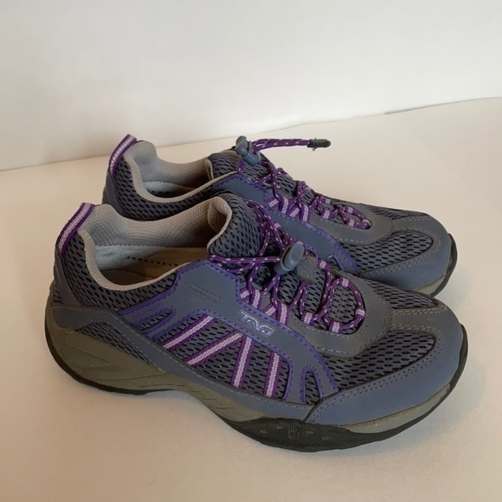 Teva hiking shoes size 2